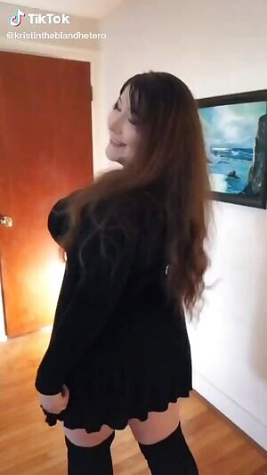 Bouncy tiktok model