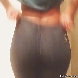 Jiggly ass in jeans