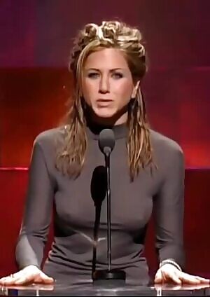 Jennifer Aniston hates wearing Bra