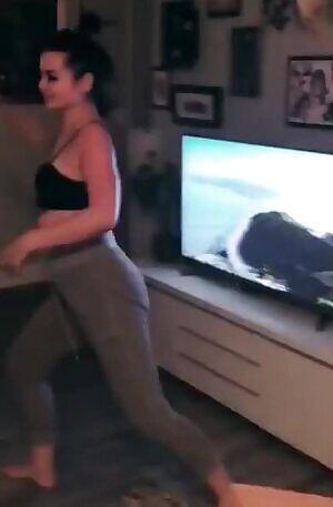 Paige twerking - WWE Big whore.