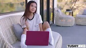 Vina Sky Anal Sex